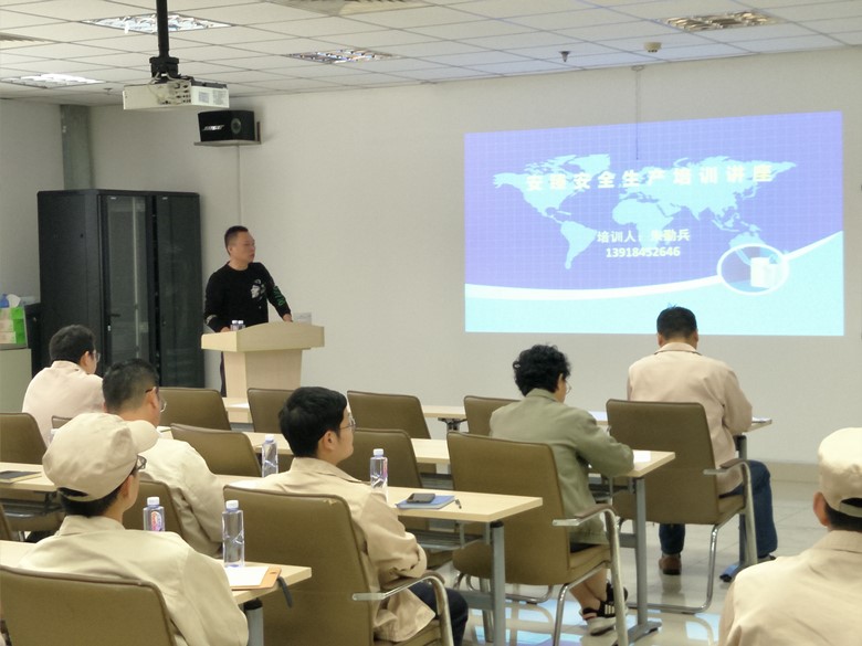 講安全不離口,講規章規章不離手(圖2) 講安全不離口,講規章規章不離手(圖2)